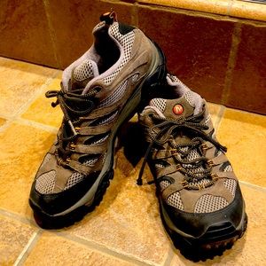 Merrell Men’s Moab ventilated hiking shoes